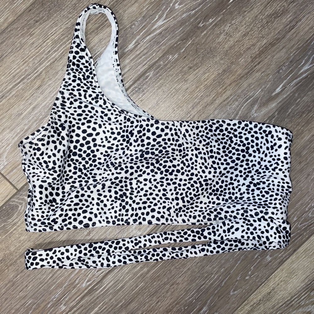 Lot of 3 - Swimsuit tops and bottom